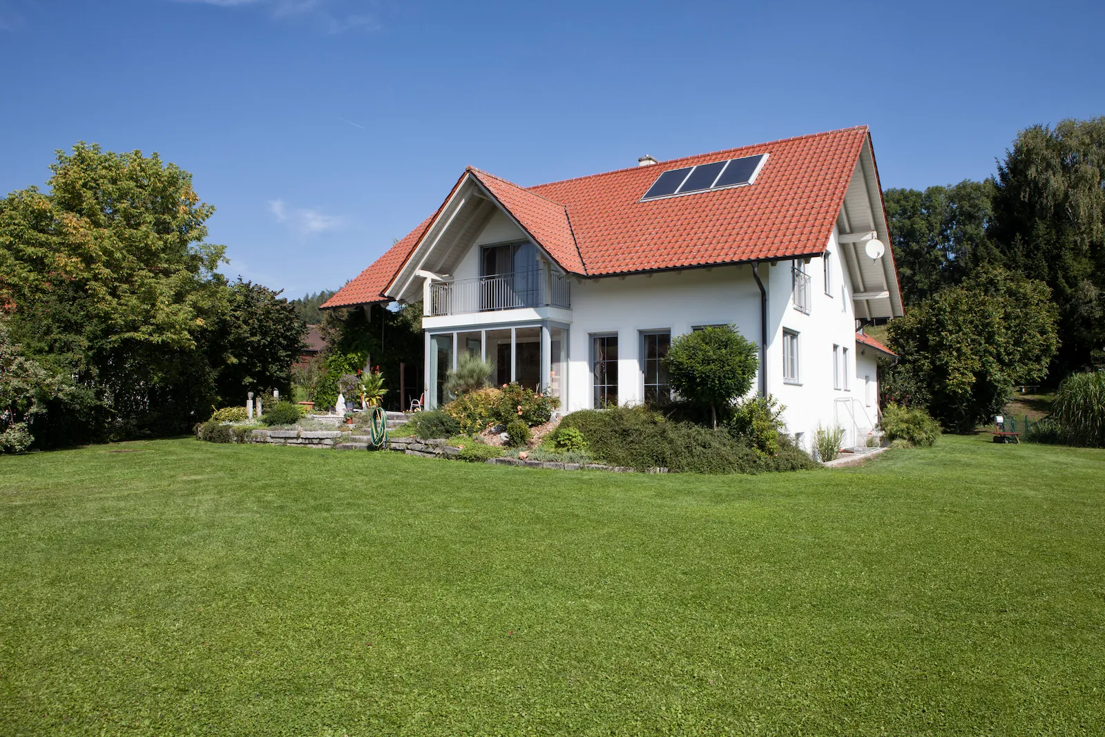 Klassisches Einfamilienhaus mit großem Garten